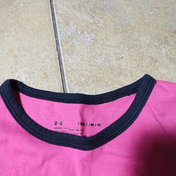 Under Armour Loose Fit Pink & Black Workout Top Size YMD - Picture 3 of 8
